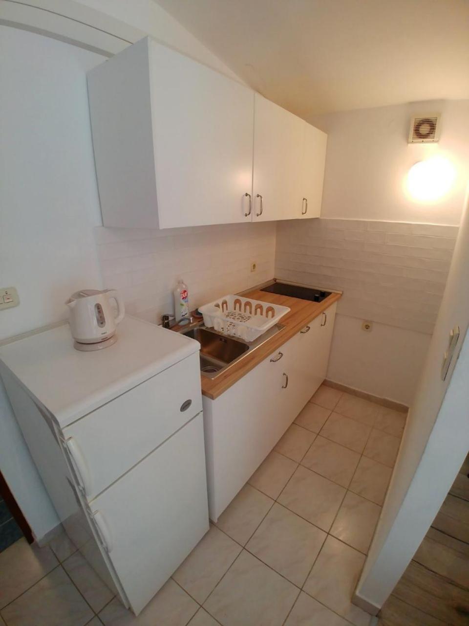 Apartment Svetka 萨利 外观 照片